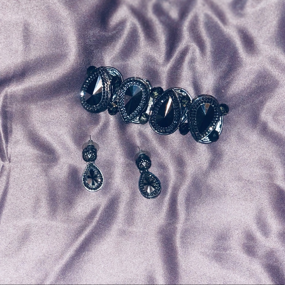 Bracelet and earring set
